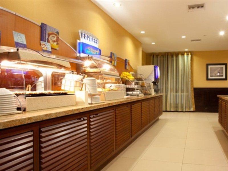 Holiday Inn Express Jacksonville Beach By Ihg Zewnętrze zdjęcie